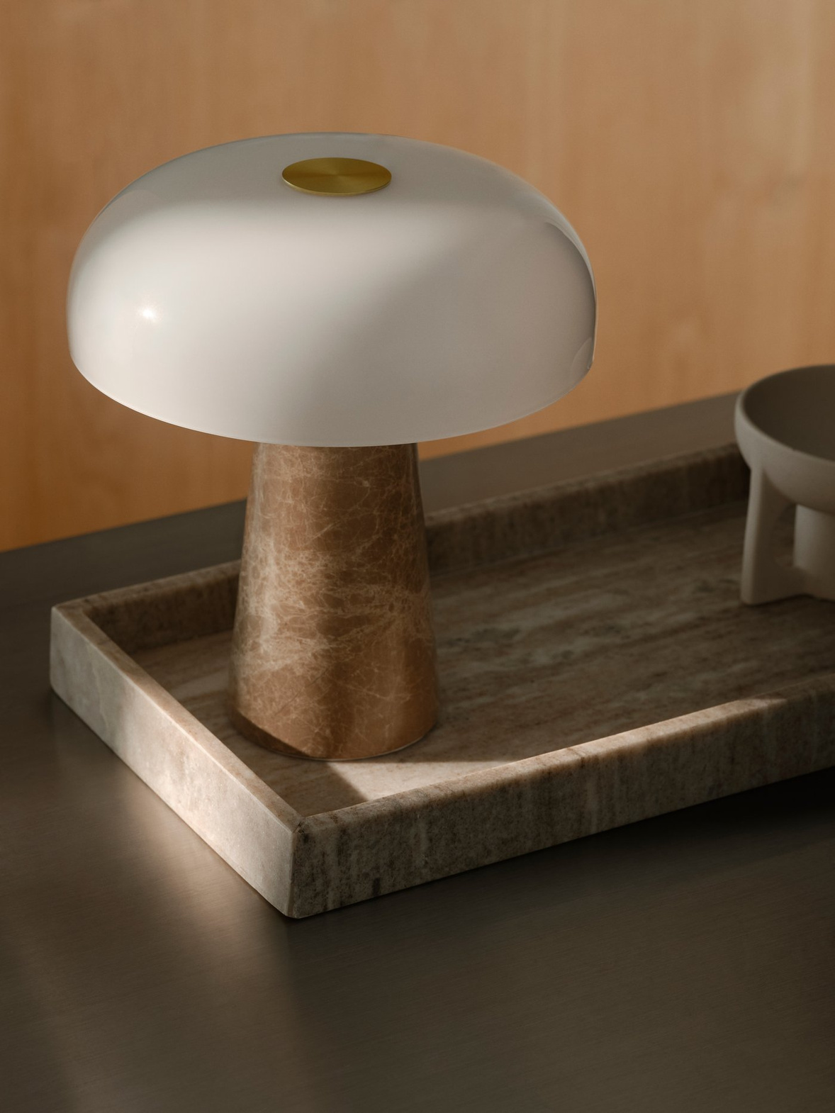 Design For The People :: Glänzende Mini-Tischlampe in Beige