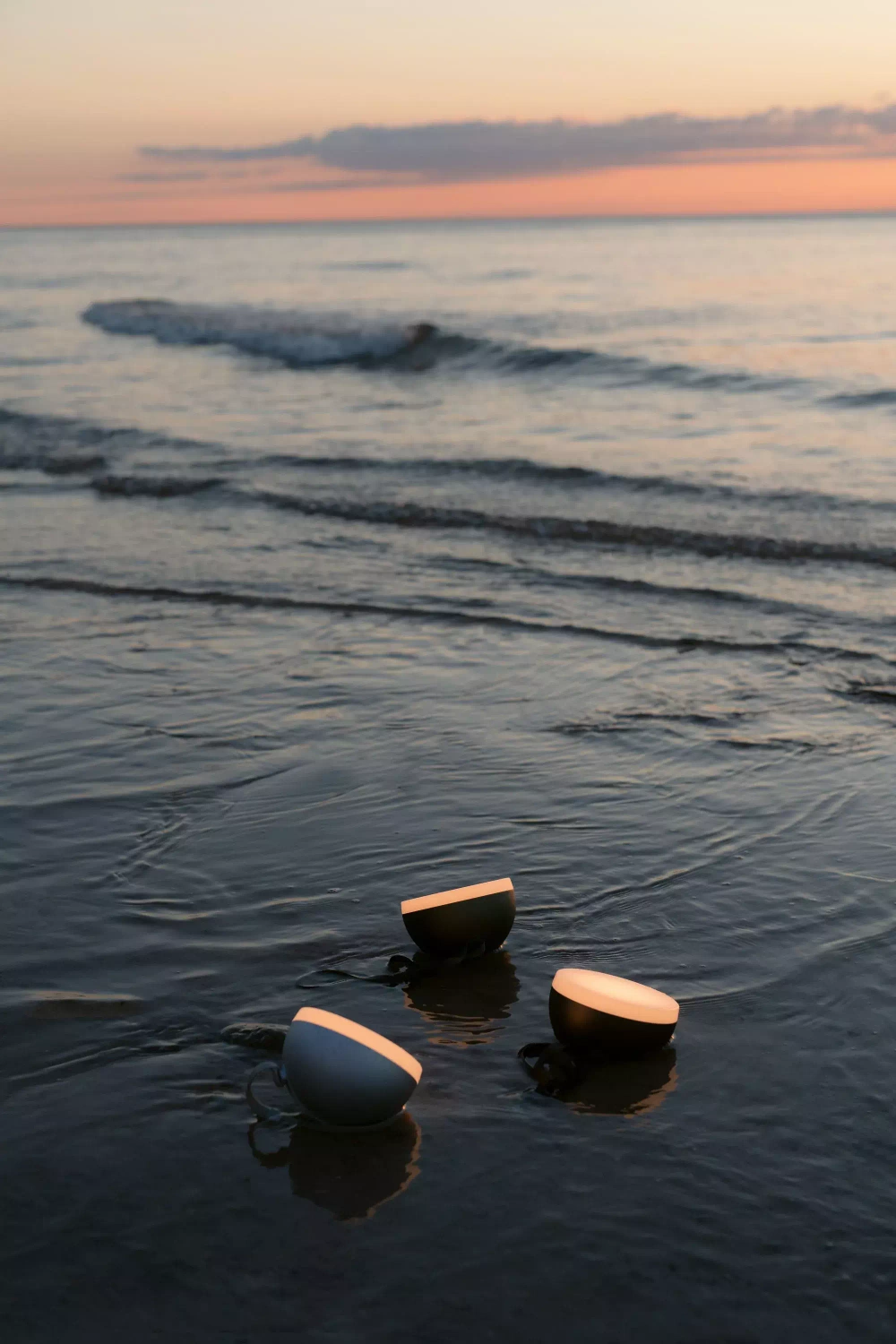 New Works :: Hängelampe aus Metall Sphere tragbar grau