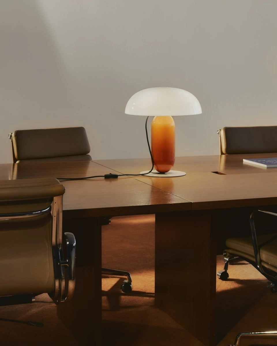 Marset :: Lampa stołowa Gambosa rozm. M wys. 41,3 cm biało-pomarańczowa