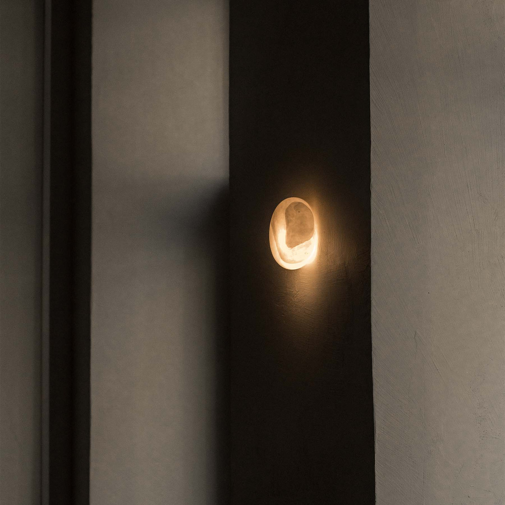 Embassy Interiors :: Lampa ścienna / kinkiet Alkione śr. 15 cm alabaster ze wzorem